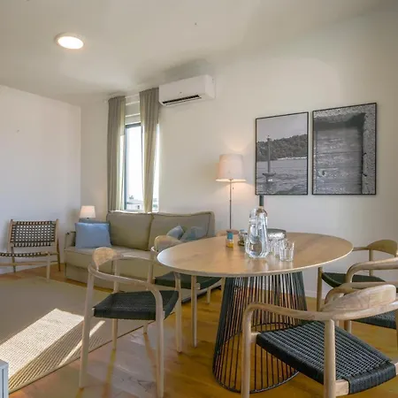 Tramontana 1 Apartment *